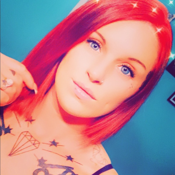 Meet your Posher, Hannah - Picture 1 of 1